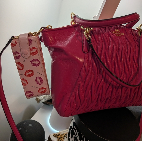 Coach Vintage  Fuchsia Pleated Leather Shoulder/Crossbody - Picture 2 of 15
